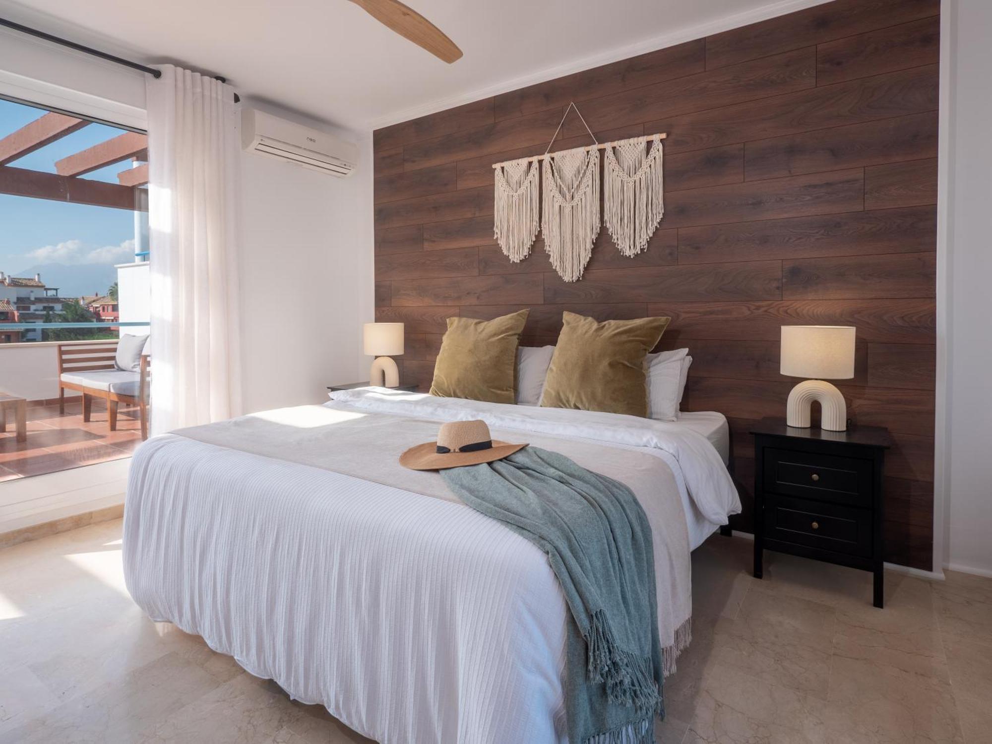 Family Fairways I Spacious 4-bedroom Townhouse Near & Golf, * Estepona