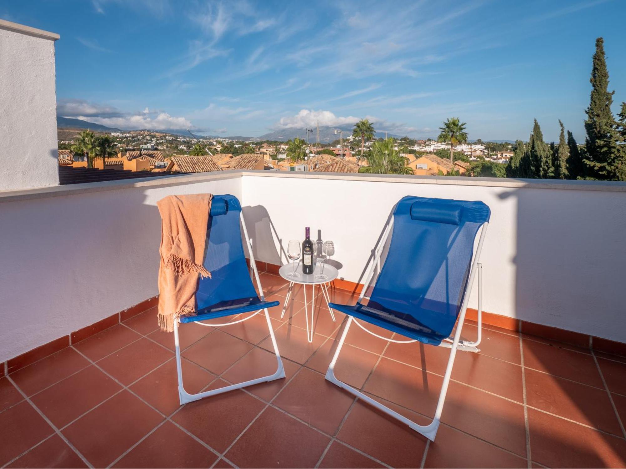 Family Fairways I Spacious 4-bedroom Townhouse Near & Golf,